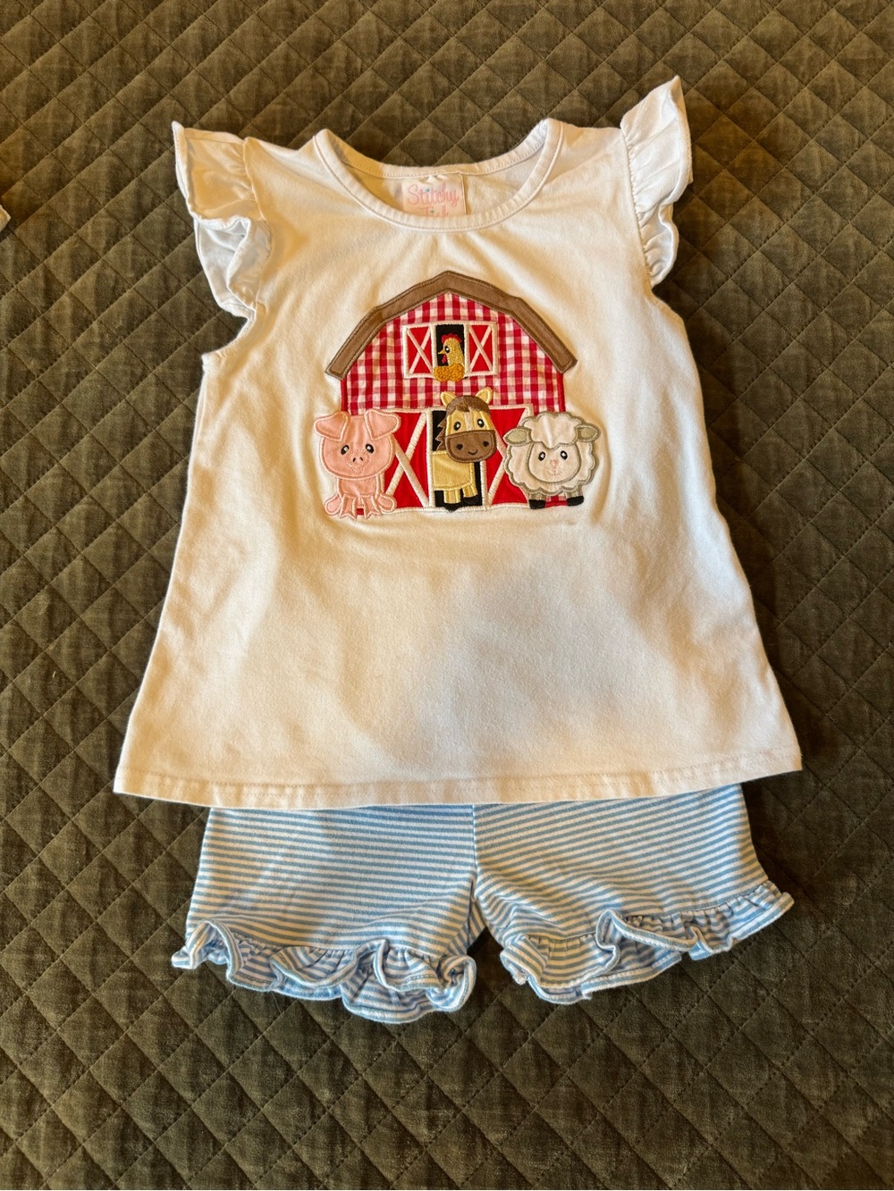 Stitchy Fish girls size 4t outfit